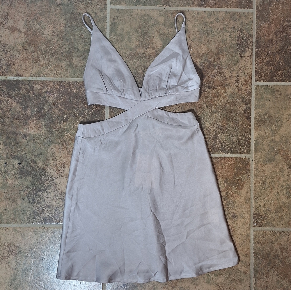 NWT Alice Elle Size 6 Taupe Cut Out Dress